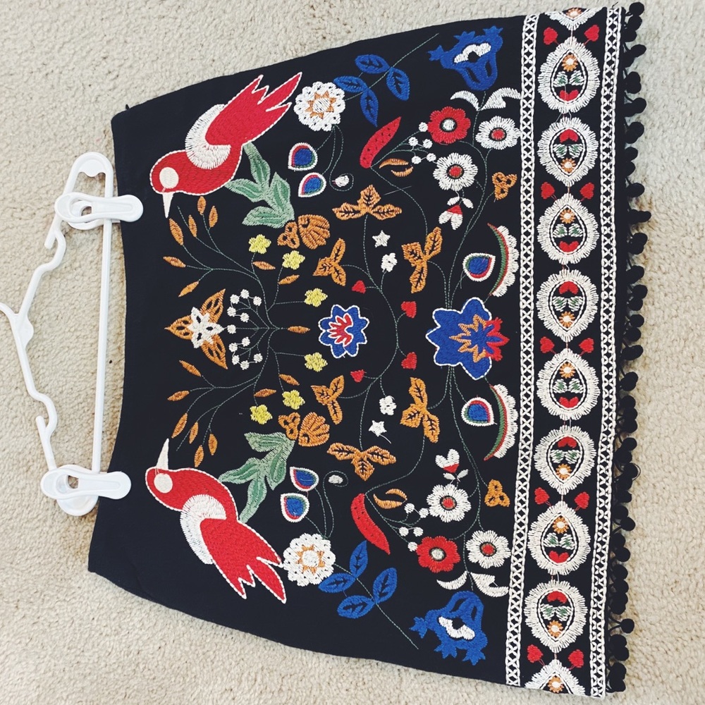 Embroidered pom-pom skirt